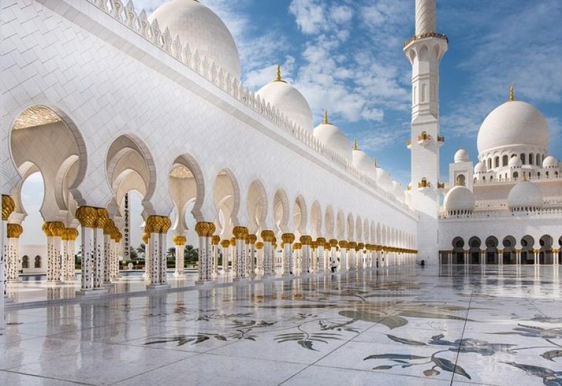 Abu-Dhabi-Sheikh-Zayed-Mosque-Tour-From-Dubai