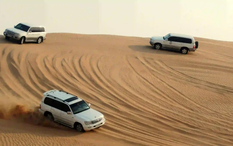 cars-road-against-clear-sky-2048x1156-1