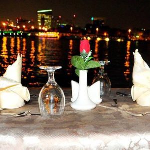 dhow-cruise-dinner-in-marina-600x500